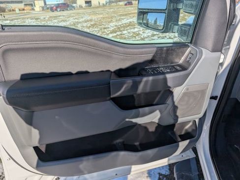 Used 2023 Ford F350 XLT w/ Black Appearance Package image 15