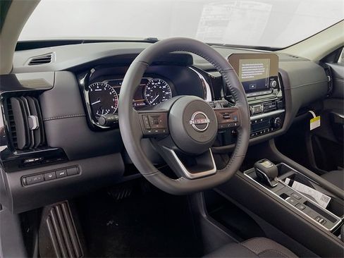 New 2025 Nissan Pathfinder SV image 7