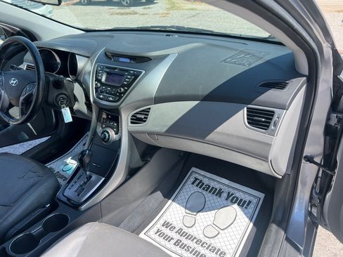 Used 2013 Hyundai Elantra Limited FWD image 18