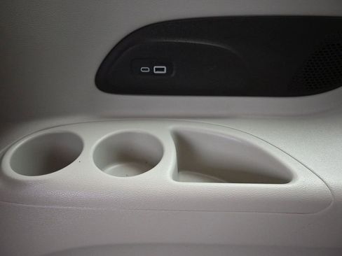 Used 2021 Chrysler Pacifica Touring-L image 50