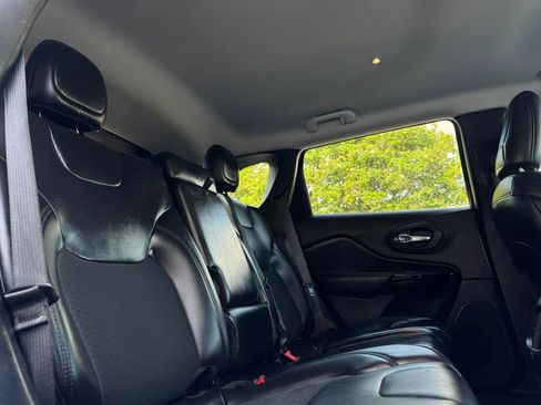Used 2020 Jeep Cherokee Latitude Plus FWD image 26