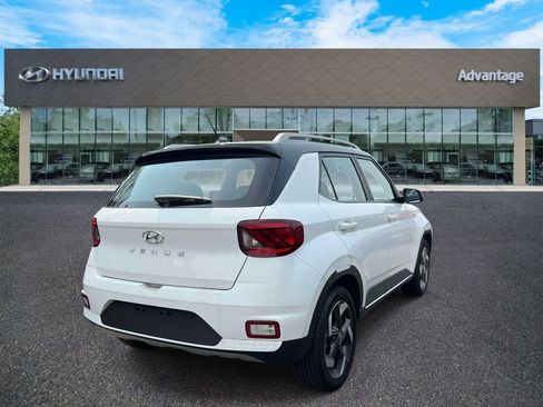 Certified 2026 Hyundai Venue SEL FWD image 5