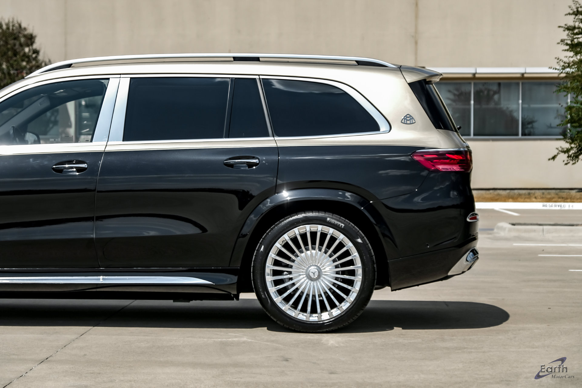 Used 2024 Mercedes-Benz Maybach GLS 600 4MATIC image 10