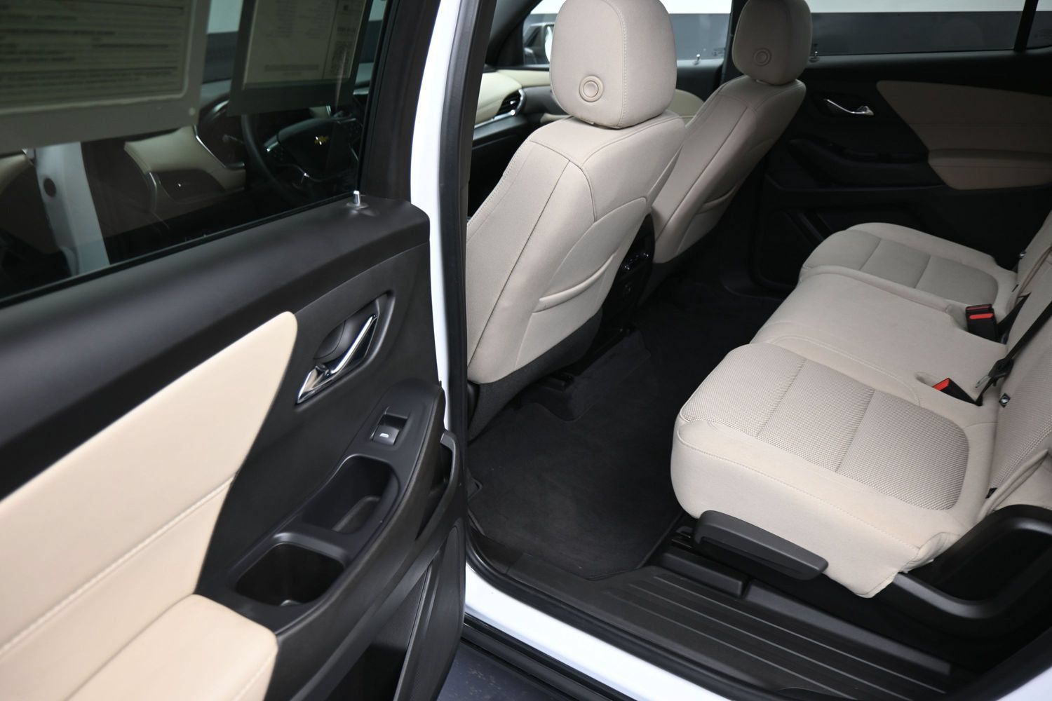 Used 2022 Chevrolet Traverse LS FWD image 17