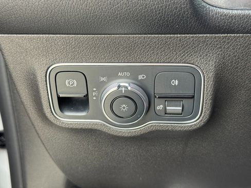 Used 2021 Mercedes-Benz GLB 250 w/ AMG Line image 17