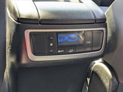 Used 2014 Toyota Highlander LE image 16