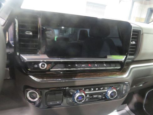 Used 2023 GMC Sierra 1500 SLE AWD/4WD image 12