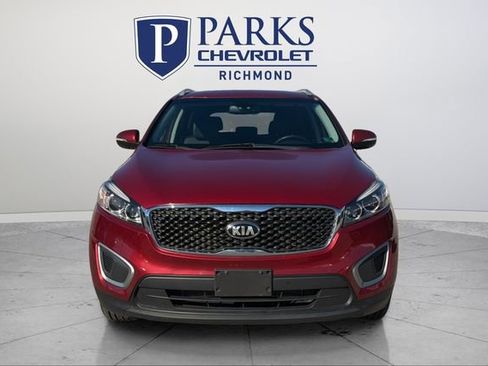 Used 2017 Kia Sorento LX w/ LX Convenience Package image 2