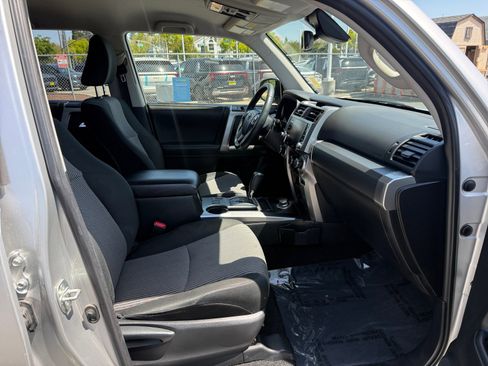 Used 2022 Toyota 4Runner SR5 AWD/4WD image 20