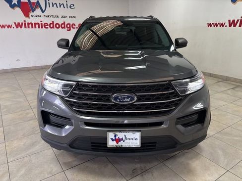 Used 2022 Ford Explorer XLT AWD/4WD image 2