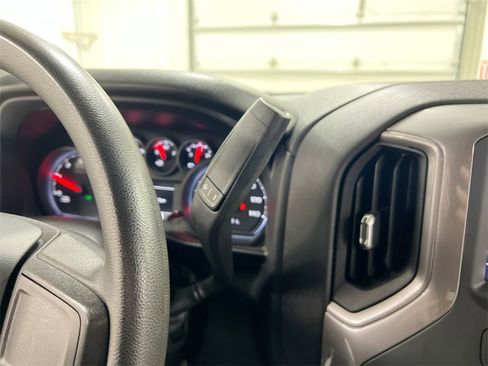 Used 2022 Chevrolet Silverado 2500 Custom w/ Custom Value Package image 16