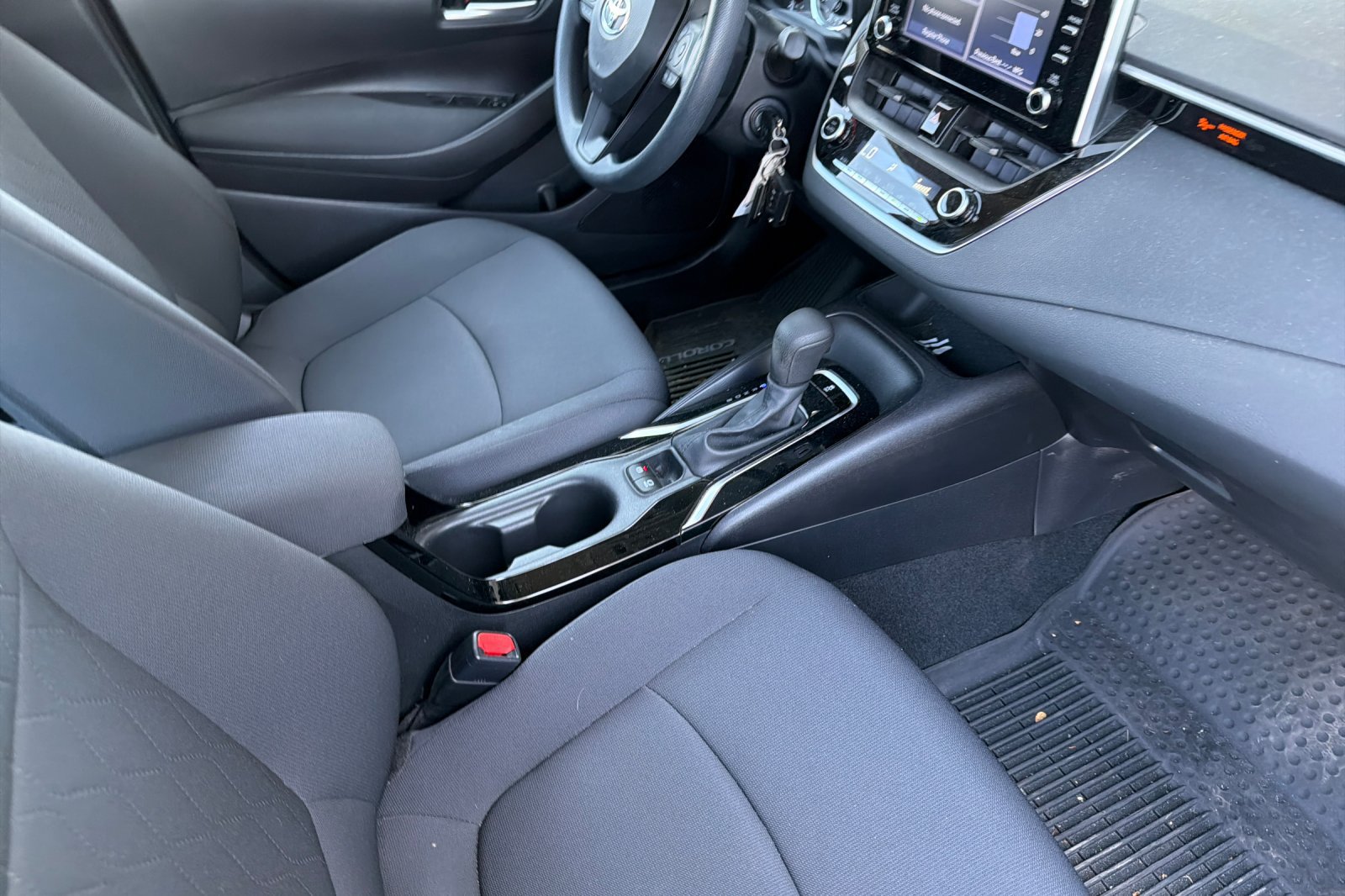 Used 2020 Toyota Corolla LE FWD image 19