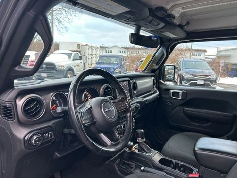 Used 2021 Jeep Gladiator Willys image 45