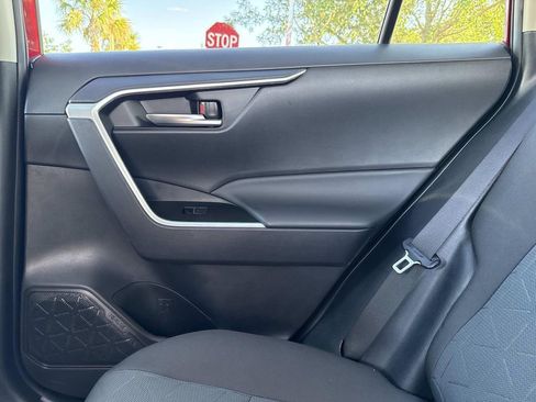 Used 2025 Toyota RAV4 XLE w/ Convenience Package image 17
