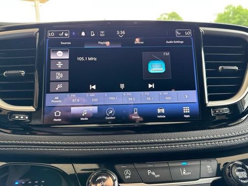 Used 2023 Chrysler Pacifica Touring FWD image 19