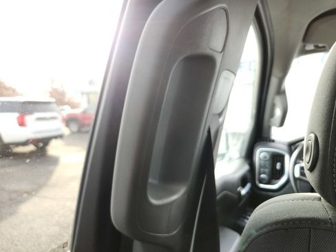 Used 2021 Chevrolet Silverado 1500 RST w/ Z71 Off-Road Package image 31