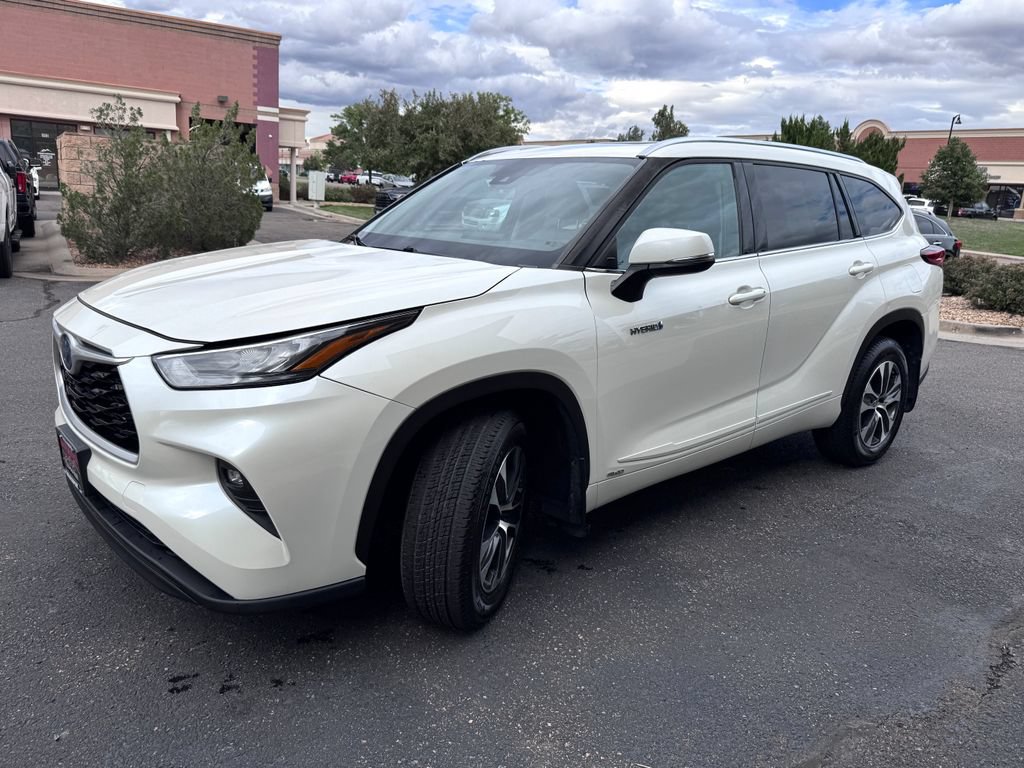 Used 2020 Toyota Highlander XLE AWD/4WD image 4