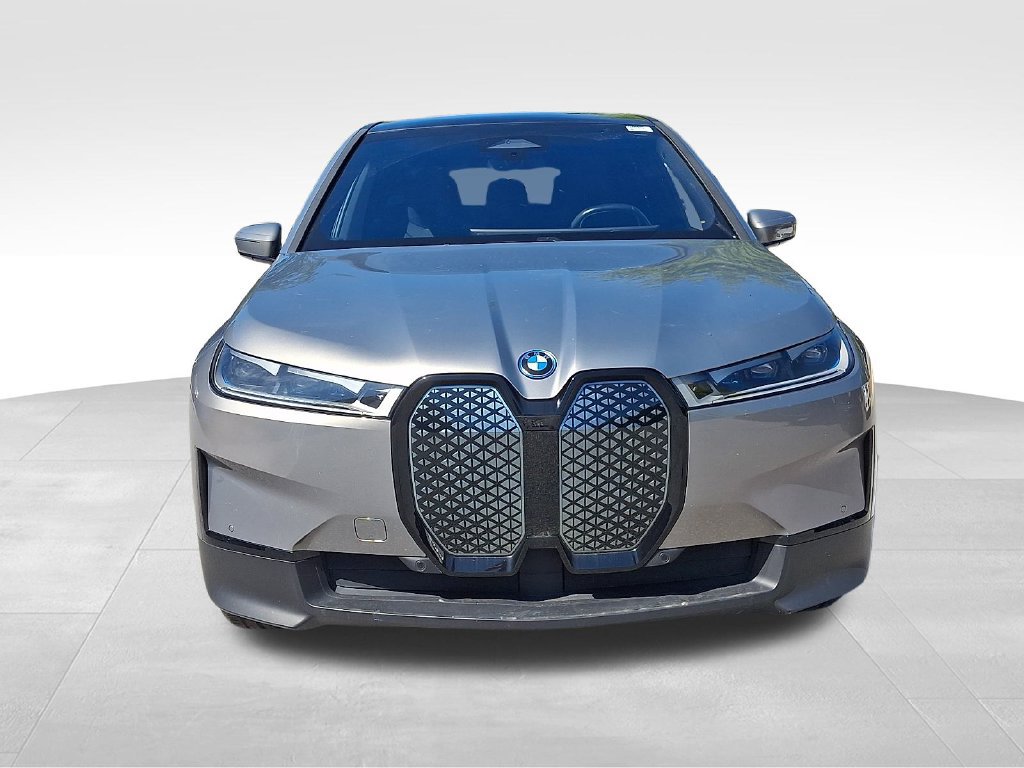 Used 2023 BMW iX xDrive50 AWD/4WD image 2