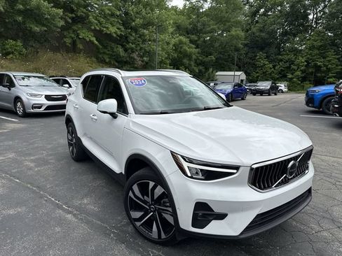 Used 2024 Volvo XC40 B5 Plus w/ Climate Package AWD/4WD image 11