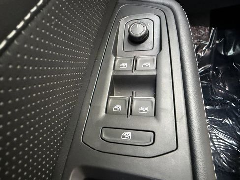 Used 2024 Volkswagen Atlas Cross Sport SE w/ Panoramic Sunroof Package image 27