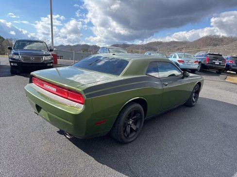 Used 2012 Dodge Challenger SXT Plus image 8