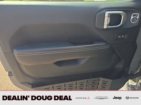 Used 2020 Jeep Gladiator Overland AWD/4WD image 10