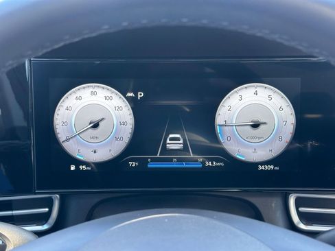 Used 2023 Hyundai Elantra Limited image 32