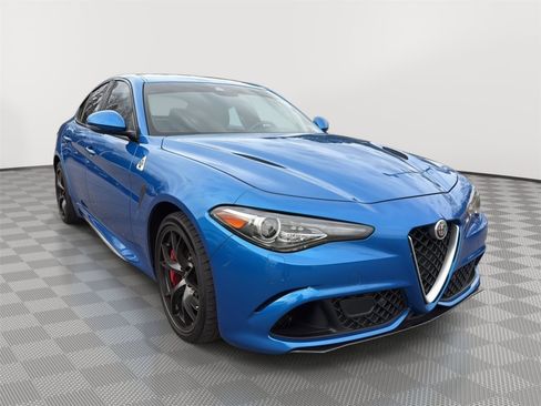 Used 2018 Alfa Romeo Giulia Quadrifoglio w/ Driver Assist Dynamic Package image 3
