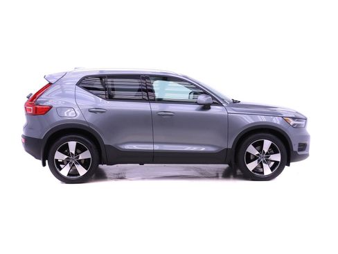 Used 2019 Volvo XC40 T5 Momentum image 4