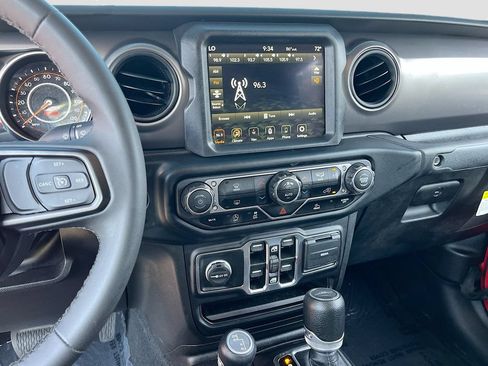 Used 2023 Jeep Gladiator Sport AWD/4WD image 15