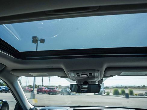 Used 2021 Toyota Highlander XLE image 16