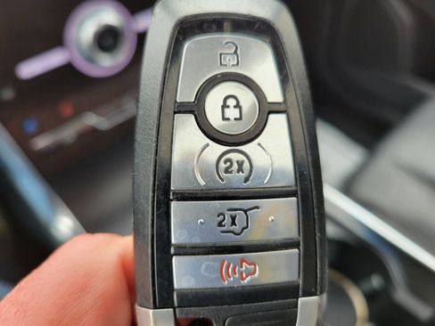Used 2020 Ford Edge Titanium w/ Equipment Group 301A AWD/4WD image 27