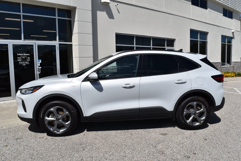 Used 2025 Ford Escape ST-Line Select AWD/4WD image 4