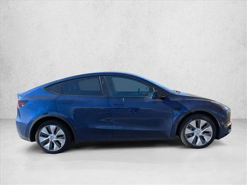 Used 2023 Tesla Model Y Long Range image 4