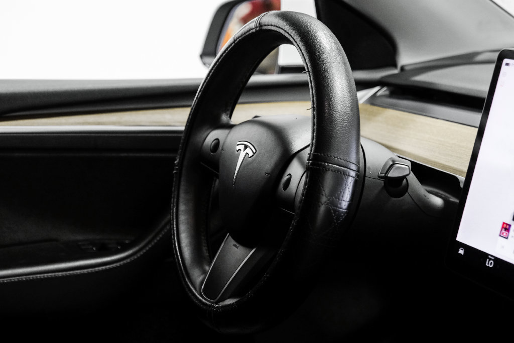 Used 2023 Tesla Model Y Long Range AWD/4WD image 17