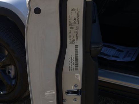 New 2025 Jeep Grand Cherokee L Limited w/ Luxury Tech Group II image 37