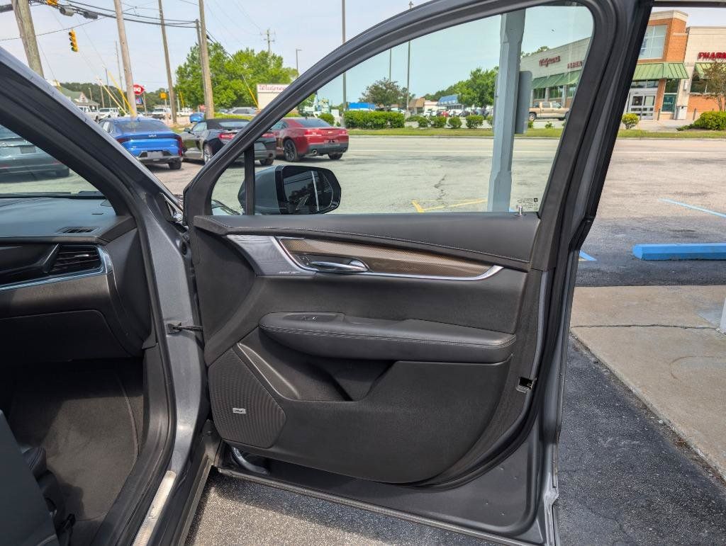 Used 2021 Cadillac XT6 Premium Luxury w/ Platinum Package FWD image 21