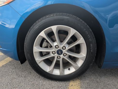 Used 2019 Ford Fusion SE image 4