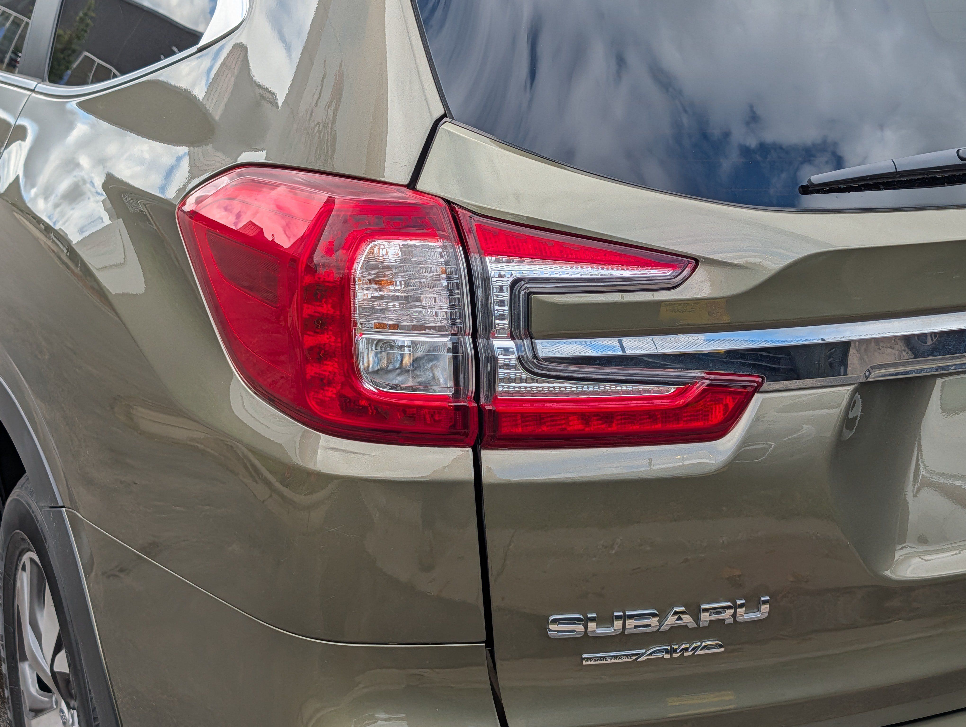 Certified 2025 Subaru Ascent Premium AWD/4WD image 17