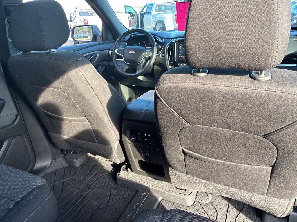 Used 2023 Chevrolet Traverse LT FWD image 28