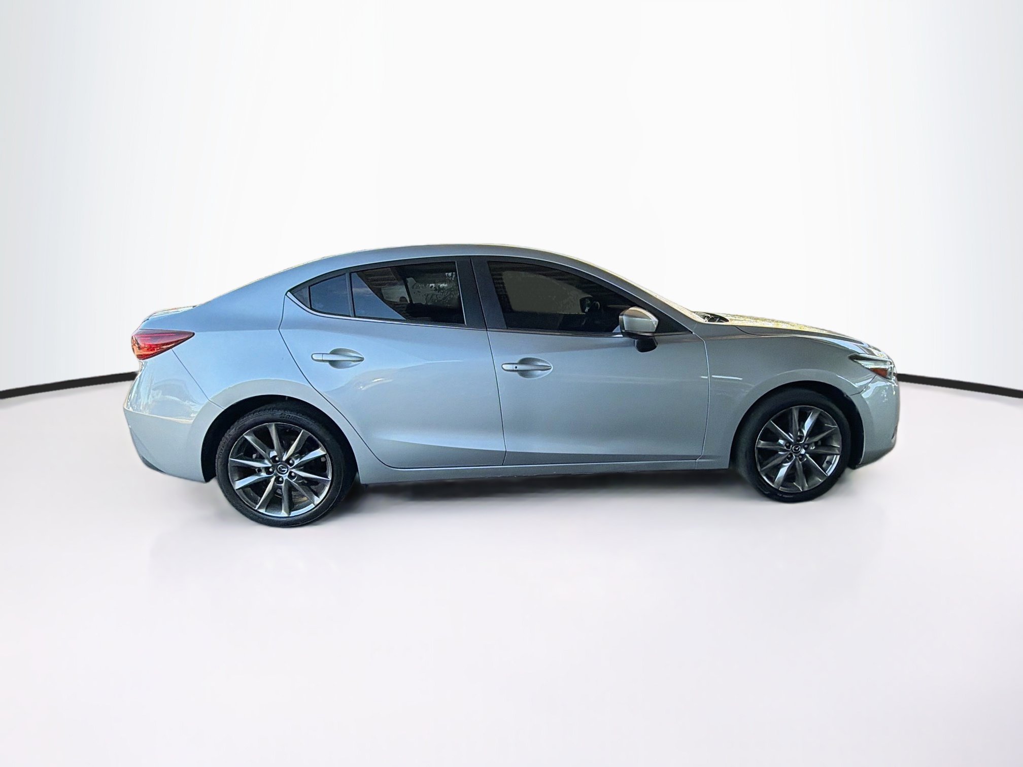 Used 2018 MAZDA MAZDA3 Touring FWD image 10