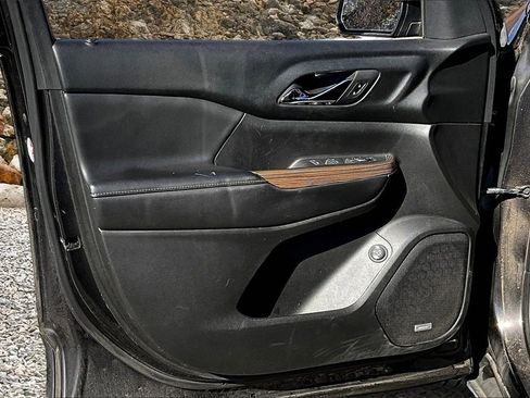 Used 2018 GMC Acadia SLE w/ Driver Alert Package I image 19