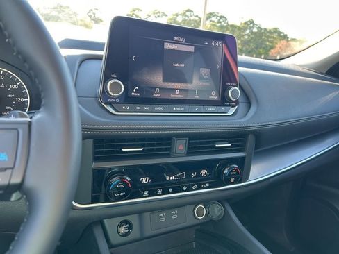 Certified 2025 Nissan Rogue SV image 33