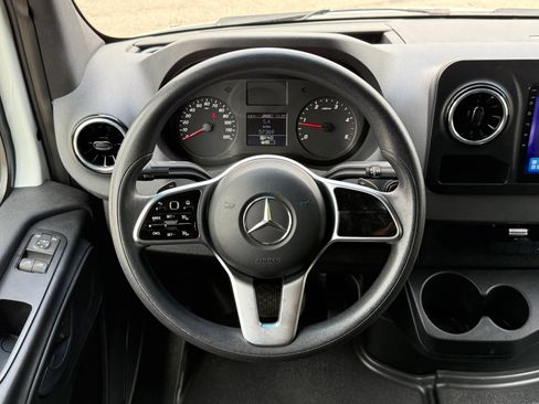 Used 2021 Mercedes-Benz Sprinter 2500 image 14