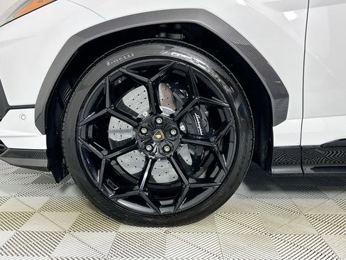 Used 2024 Lamborghini Urus Performante AWD/4WD image 9