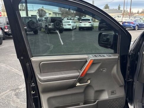 Used 2004 INFINITI QX56 4WD w/ Smart Vision Pkg image 9