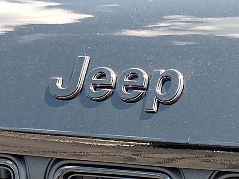 New 2025 Jeep Grand Cherokee L Altitude image 18