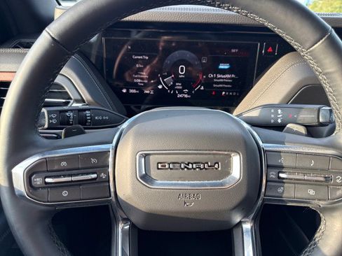 Used 2025 GMC Yukon XL Denali image 29