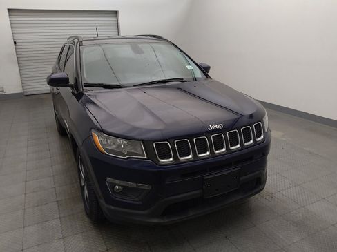 Used 2018 Jeep Compass Latitude FWD image 14