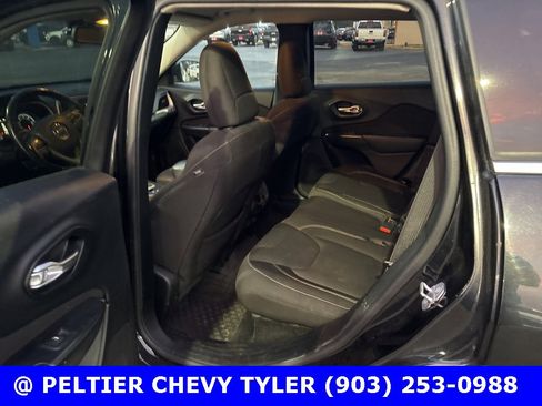 Used 2016 Jeep Cherokee Latitude image 17